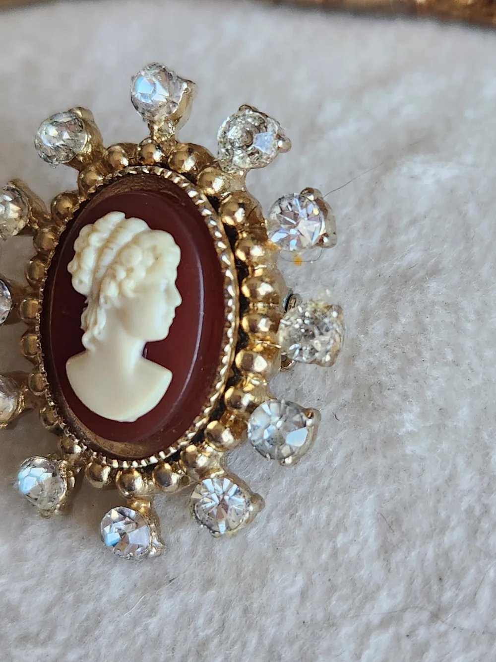 VTG Signed CORO Cameo Brooch Gold Rhinestone Crystal Halo Pin Victorian 1950's